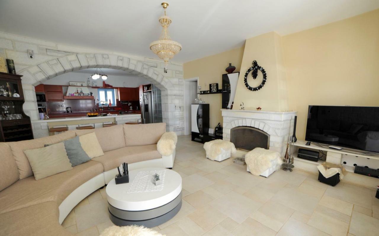 Villa Busho Nausa Zewnętrze zdjęcie